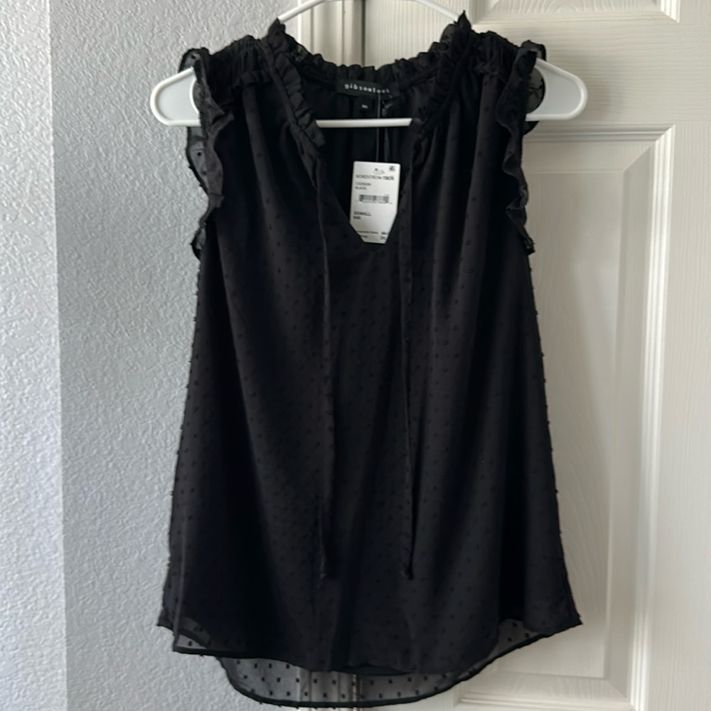 $5 SALE! NWT Gibsonlook black sleeveless ruffled blouse xs